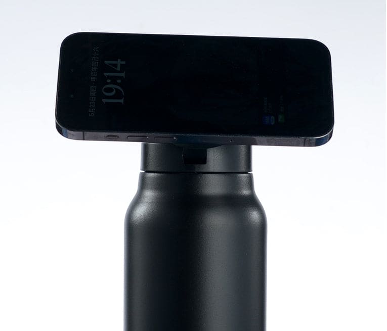 MagBottle™ Stainless Steel Insulated Water Bottle with Magnetic Phone Holder – Hands-Free Convenience Redefined!